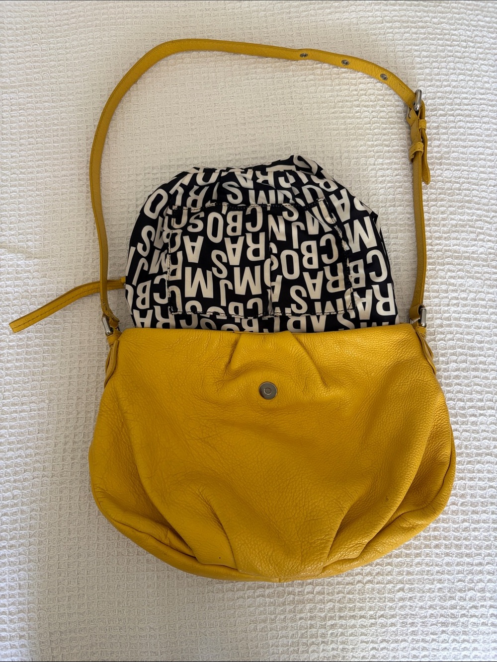 Marc by Marc Jacobs Yellow Pebbled Leather Shoulder Bag with Logo Interior - Picture 4 of 8